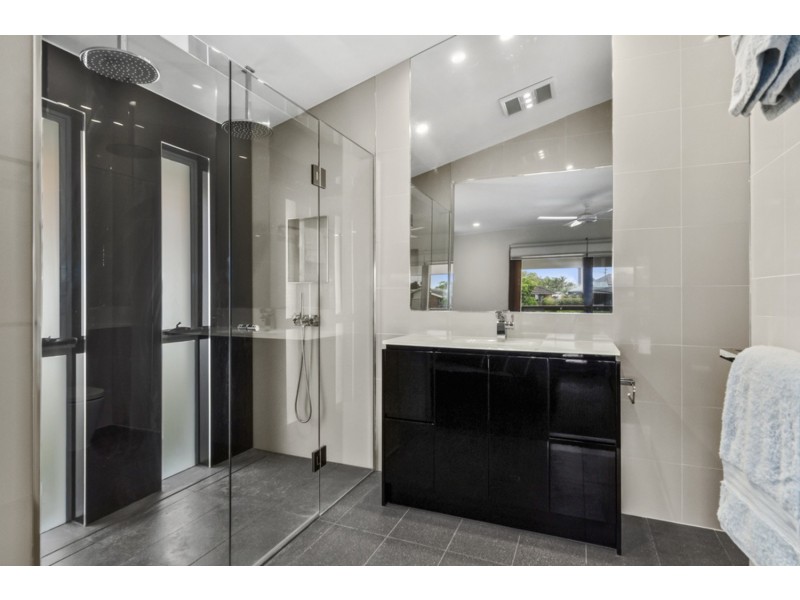 10 Boomerang Crescent, Sorrento QLD 4217