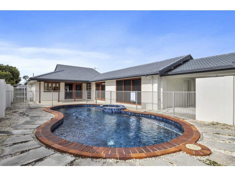 10 Boomerang Crescent, Sorrento QLD 4217