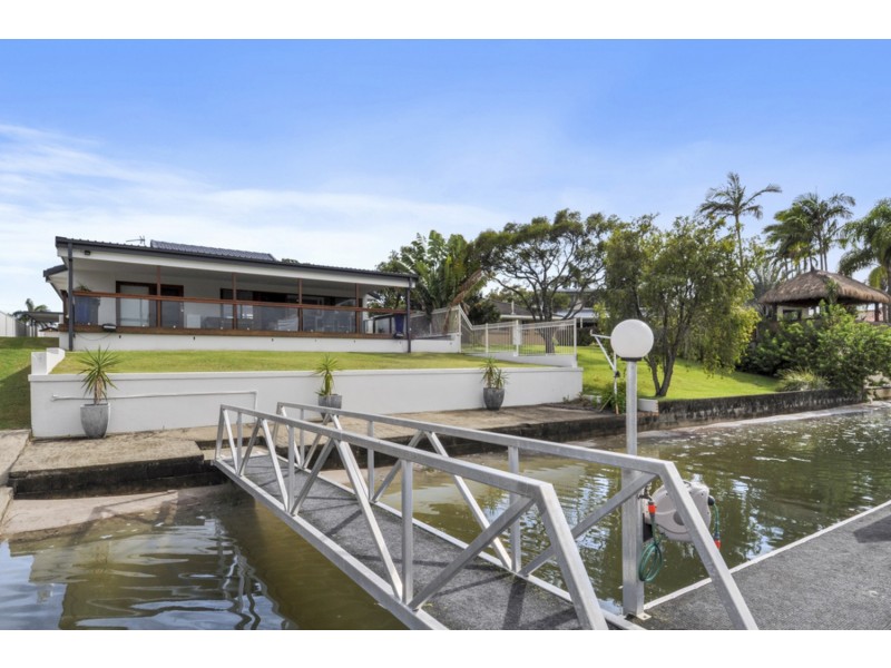 10 Boomerang Crescent, Sorrento QLD 4217
