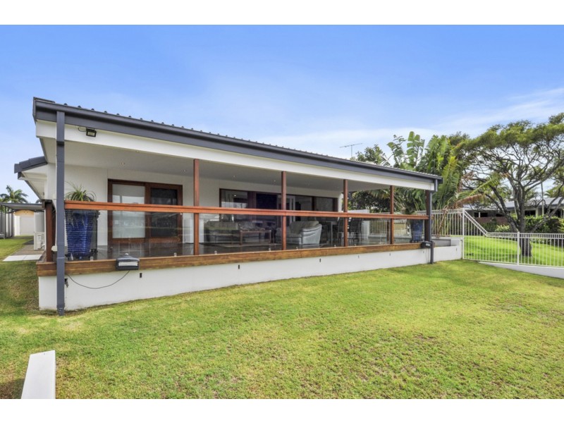 10 Boomerang Crescent, Sorrento QLD 4217
