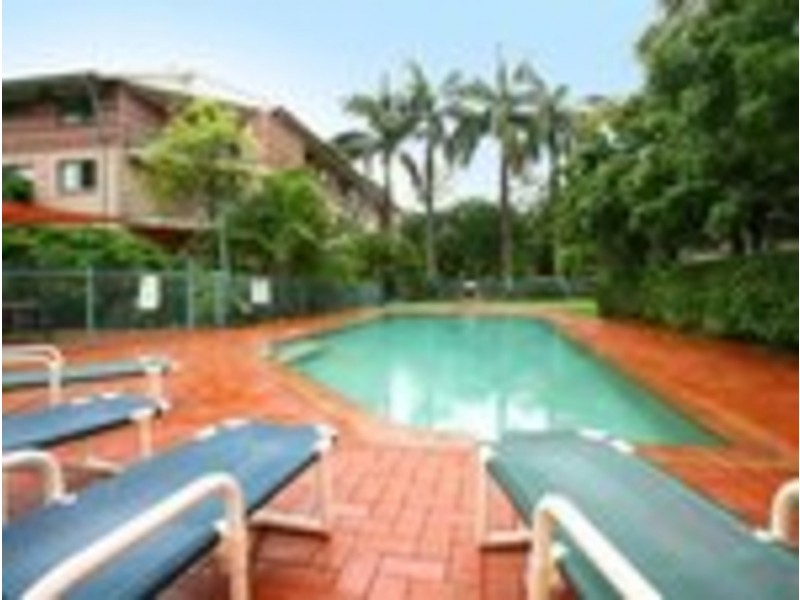 45 Pohlman Street, Southport QLD 4215