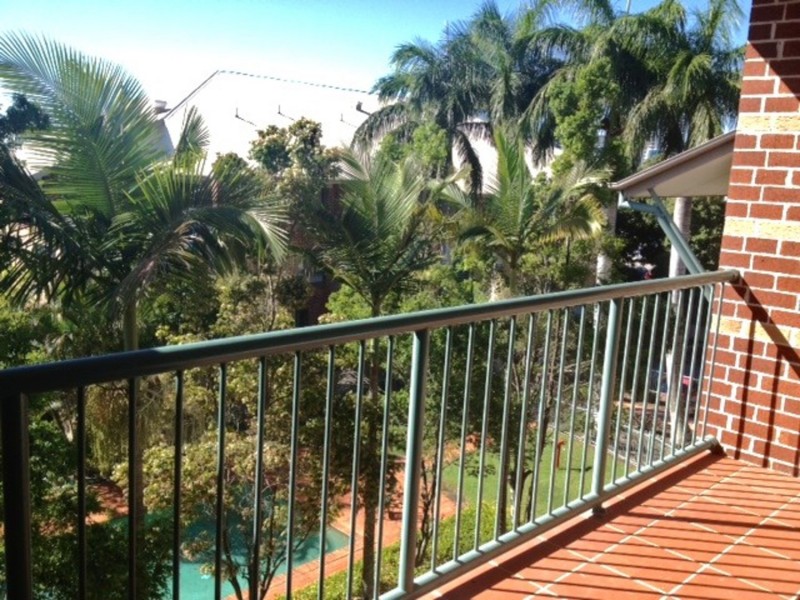 45 Pohlman Street, Southport QLD 4215