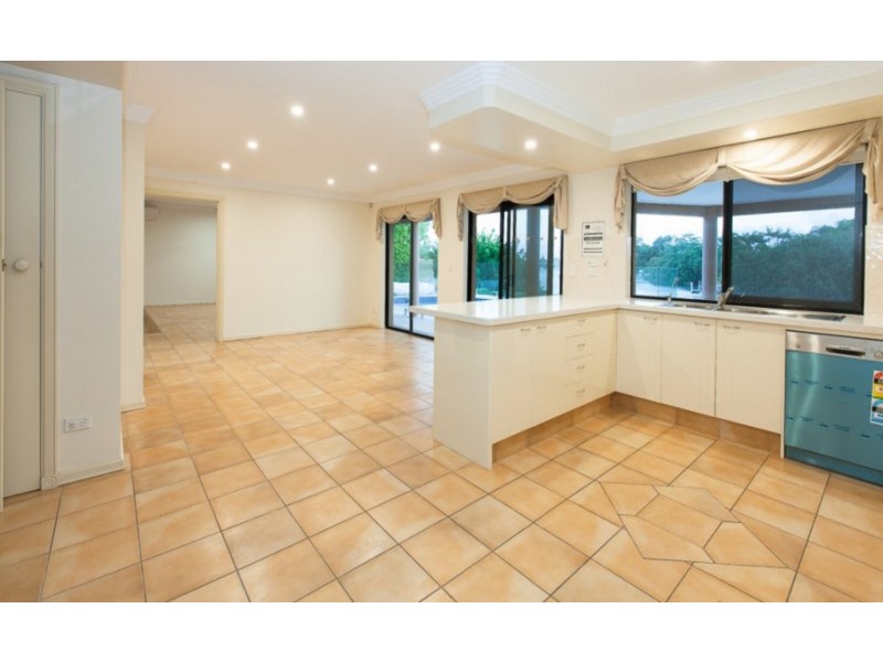 17 Donegal Crescent, Sorrento QLD 4217