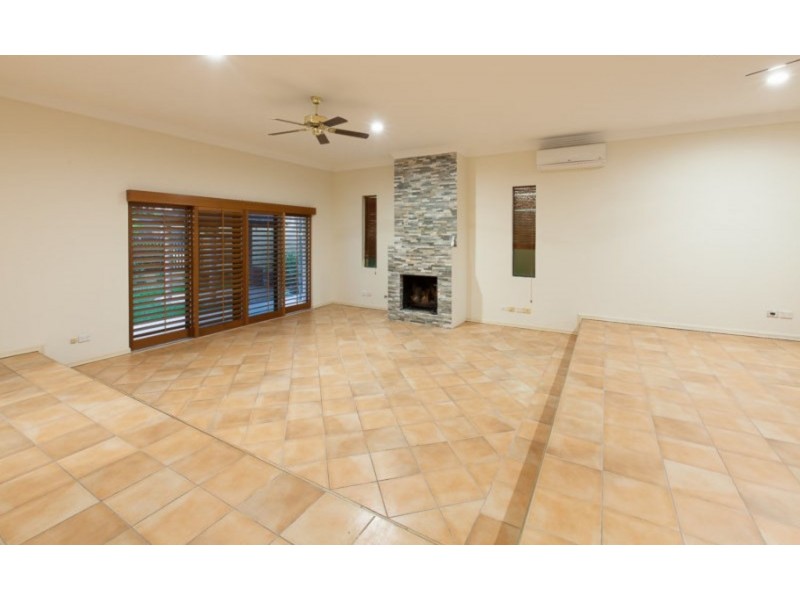 17 Donegal Crescent, Sorrento QLD 4217