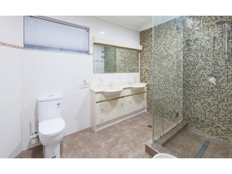17 Donegal Crescent, Sorrento QLD 4217