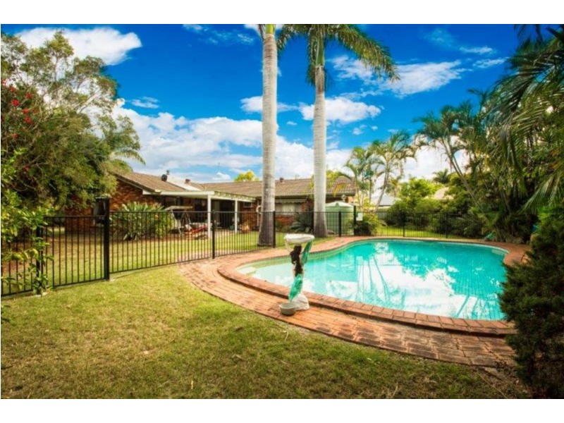 6 Langford Court, Mermaid Waters QLD 4218