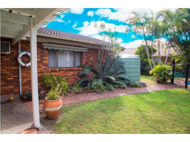 6 Langford Court, Mermaid Waters QLD 4218