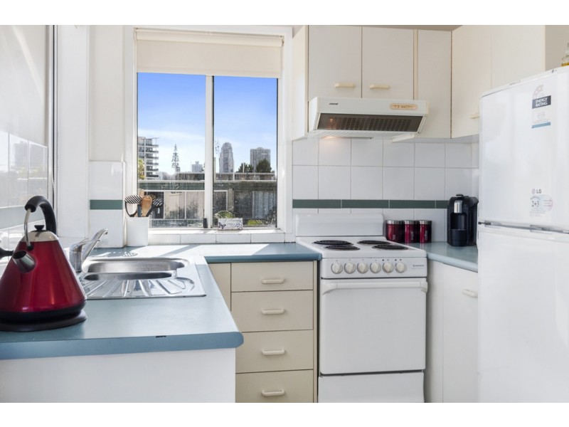 16/14-16 Darrambal Street, Chevron Island QLD 4217