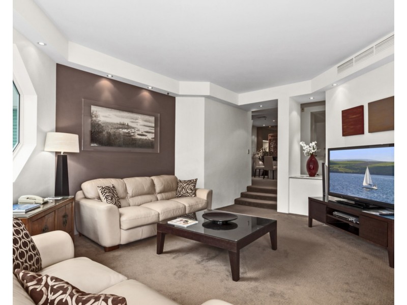 Pacific Mirage Villa/20/135 Seaworld Drive, Main Beach QLD 4217