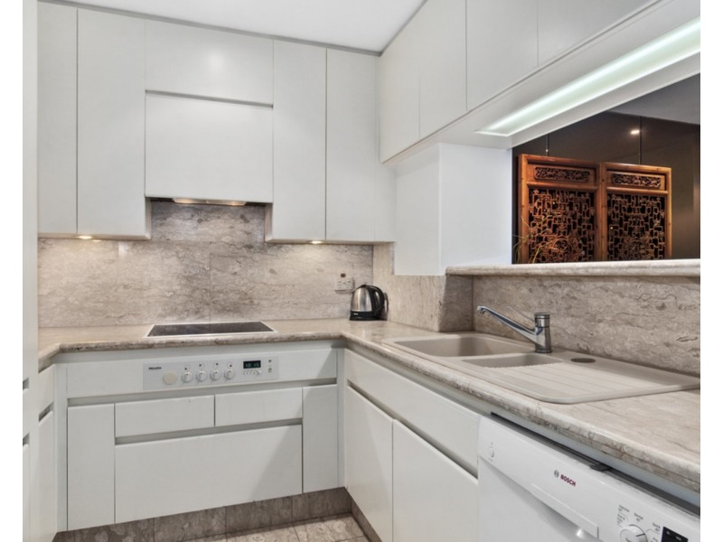 Pacific Mirage Villa/20/135 Seaworld Drive, Main Beach QLD 4217