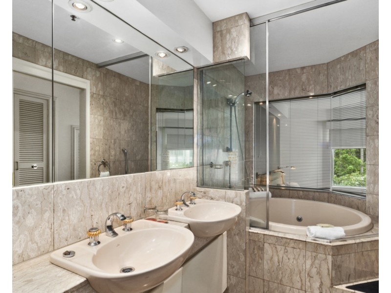 Pacific Mirage Villa/20/135 Seaworld Drive, Main Beach QLD 4217