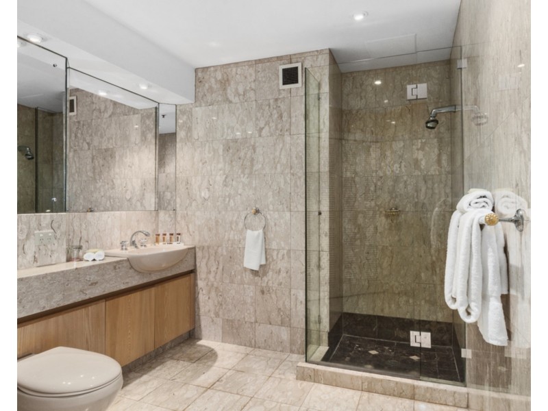 Pacific Mirage Villa/20/135 Seaworld Drive, Main Beach QLD 4217