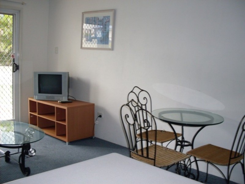 Raffles Royale/69-73 Ferny Avenue, Surfers Paradise QLD 4217