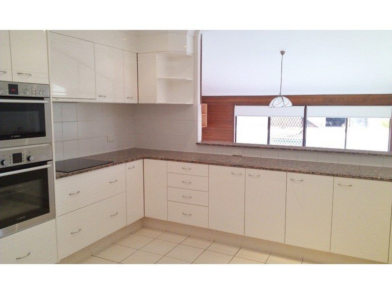 98 Commodore Drive, Paradise Waters QLD 4217