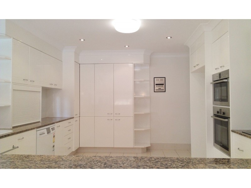 98 Commodore Drive, Paradise Waters QLD 4217