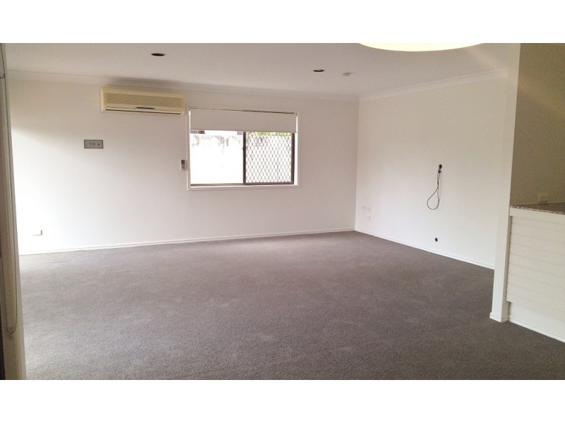 98 Commodore Drive, Paradise Waters QLD 4217