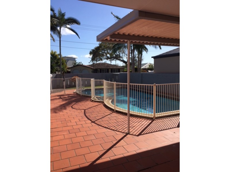 9 La Spezia Court, Isle Of Capri QLD 4217