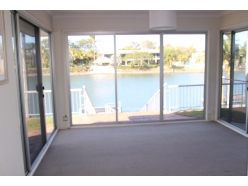 9 La Spezia Court, Isle Of Capri QLD 4217