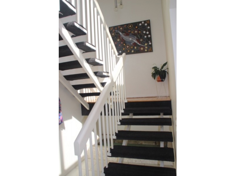 9 La Spezia Court, Isle Of Capri QLD 4217