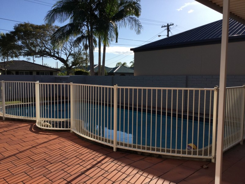 9 La Spezia Court, Isle Of Capri QLD 4217