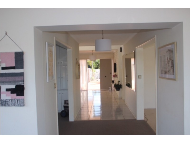 9 La Spezia Court, Isle Of Capri QLD 4217