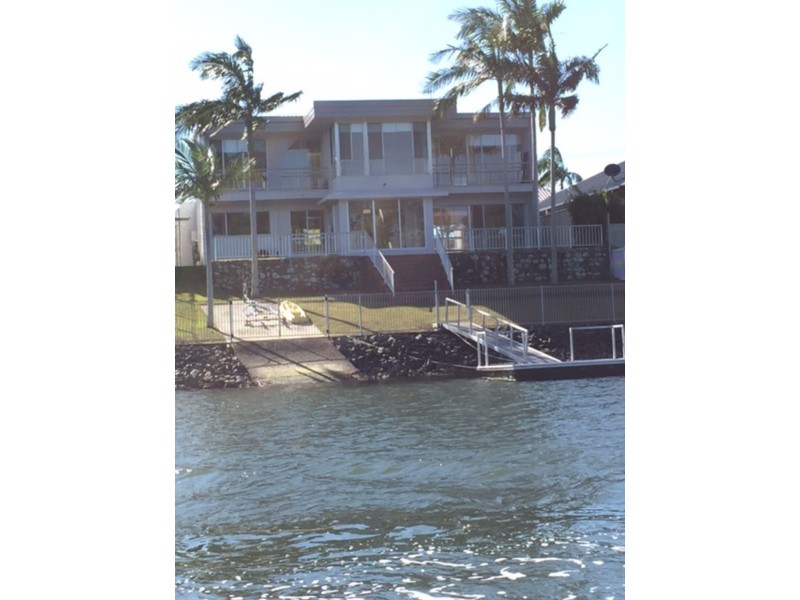 9 La Spezia Court, Isle Of Capri QLD 4217