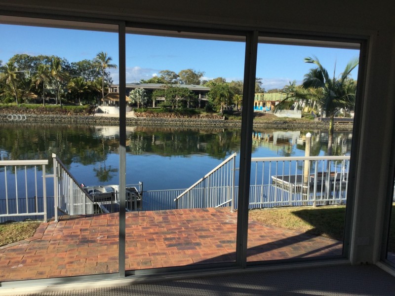 9 La Spezia Court, Isle Of Capri QLD 4217