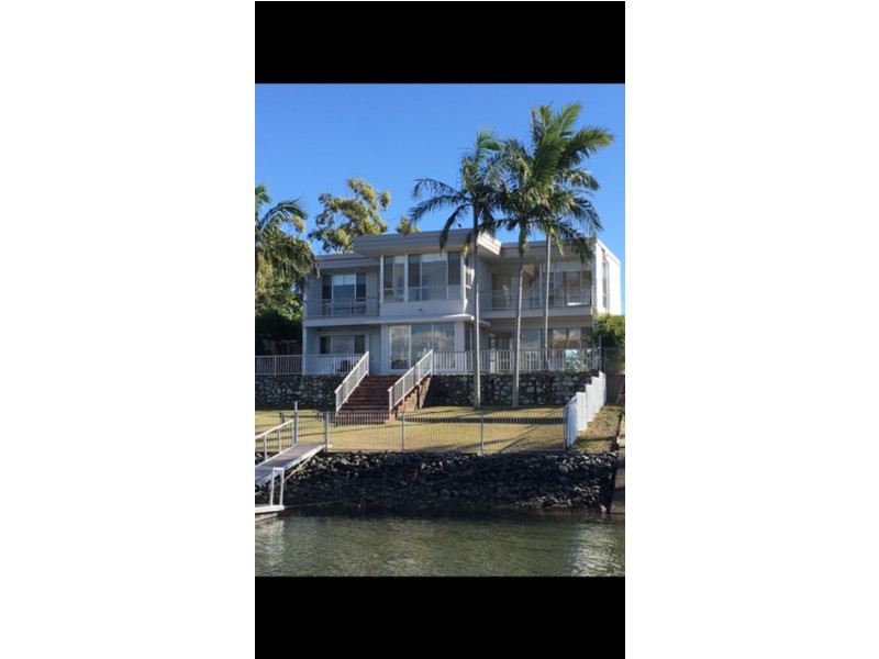 9 La Spezia Court, Isle Of Capri QLD 4217