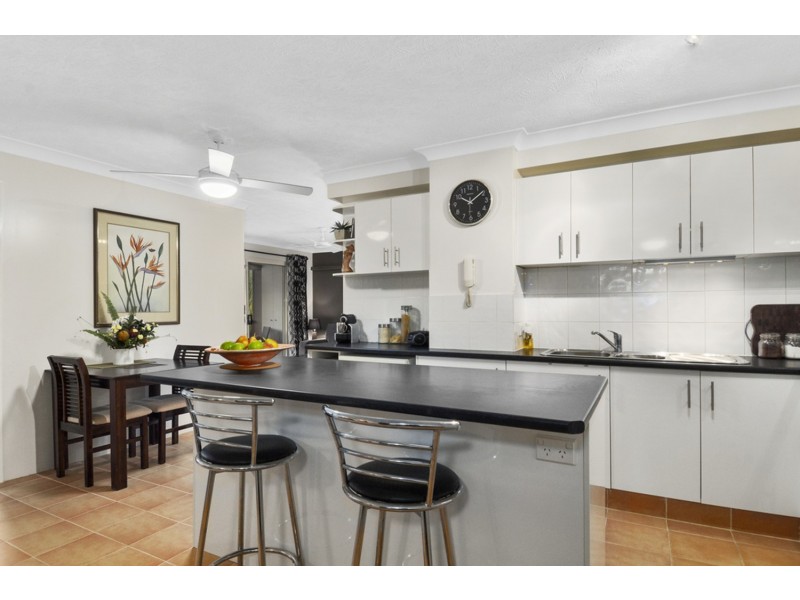 1/10-14 Purli Street, Chevron Island QLD 4217