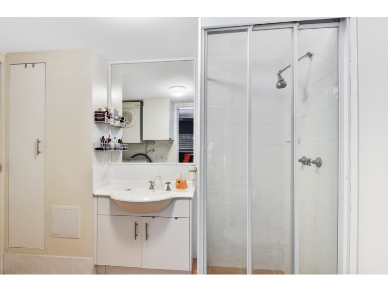 1/10-14 Purli Street, Chevron Island QLD 4217