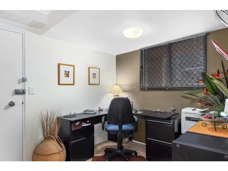 1/10-14 Purli Street, Chevron Island QLD 4217