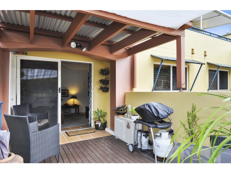 1/10-14 Purli Street, Chevron Island QLD 4217