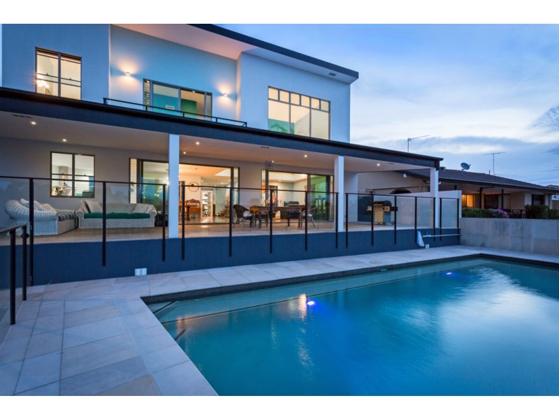 11 Boomerang Crescent, Sorrento QLD 4217