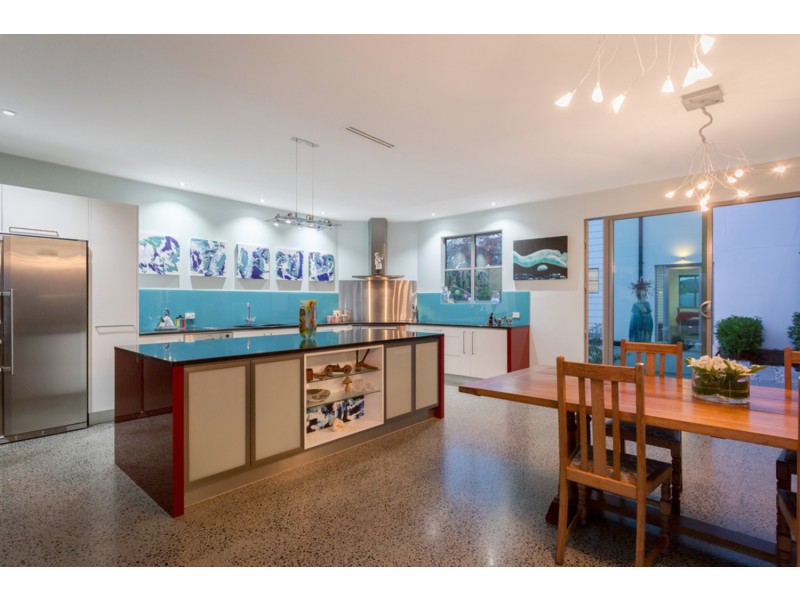 11 Boomerang Crescent, Sorrento QLD 4217