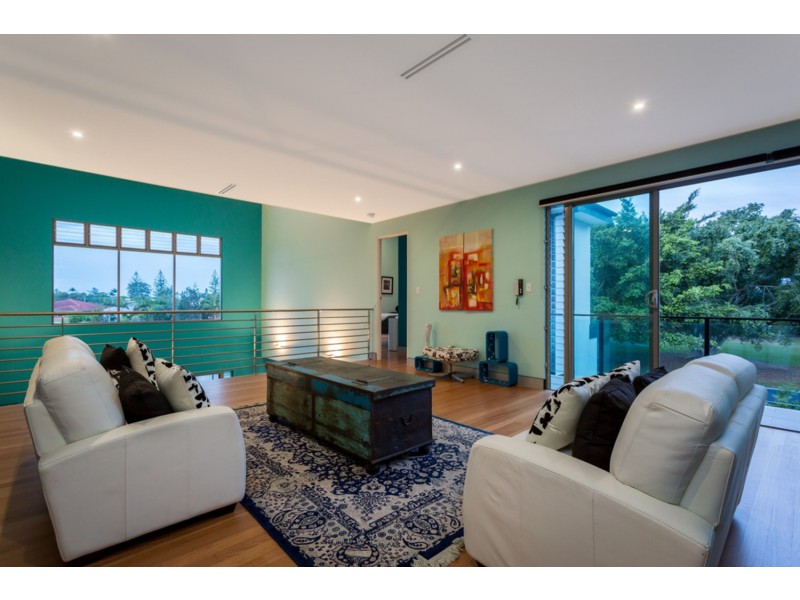 11 Boomerang Crescent, Sorrento QLD 4217