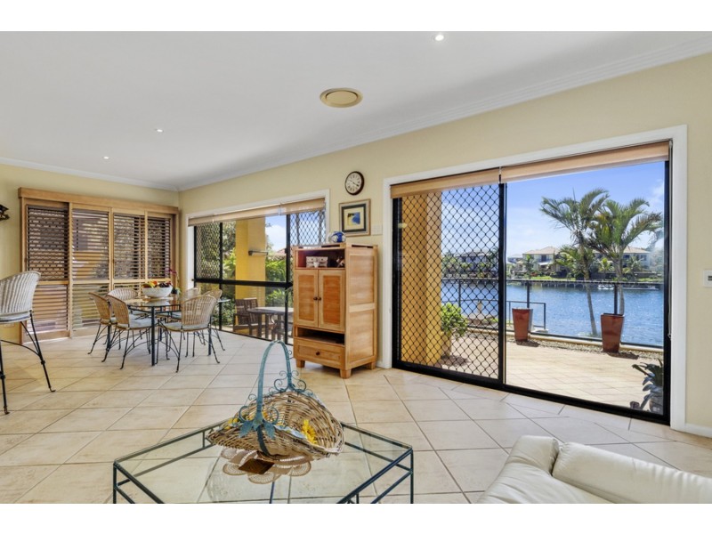 10 Bollard Circuit, Clear Island Waters QLD 4226