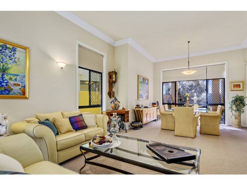 10 Bollard Circuit, Clear Island Waters QLD 4226