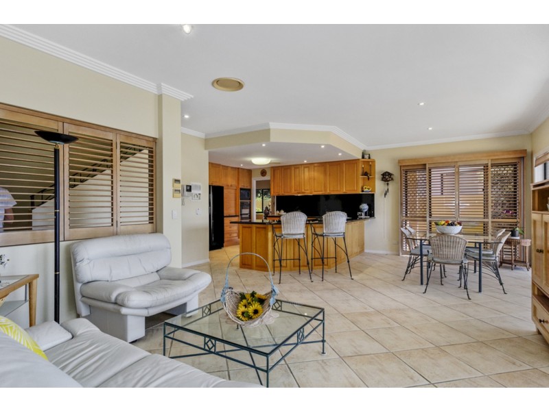 10 Bollard Circuit, Clear Island Waters QLD 4226