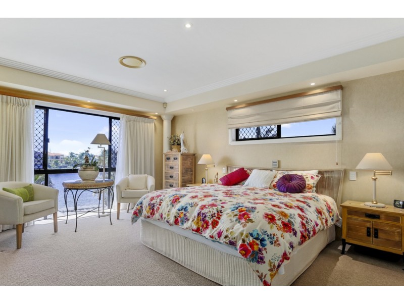 10 Bollard Circuit, Clear Island Waters QLD 4226