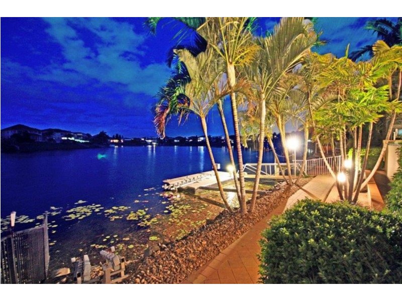 10 Bollard Circuit, Clear Island Waters QLD 4226