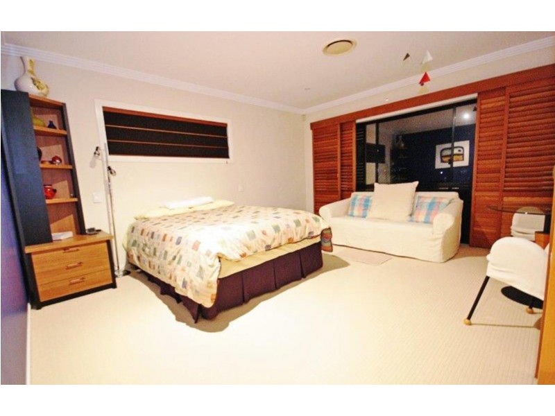 10 Bollard Circuit, Clear Island Waters QLD 4226