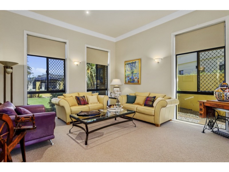 10 Bollard Circuit, Clear Island Waters QLD 4226