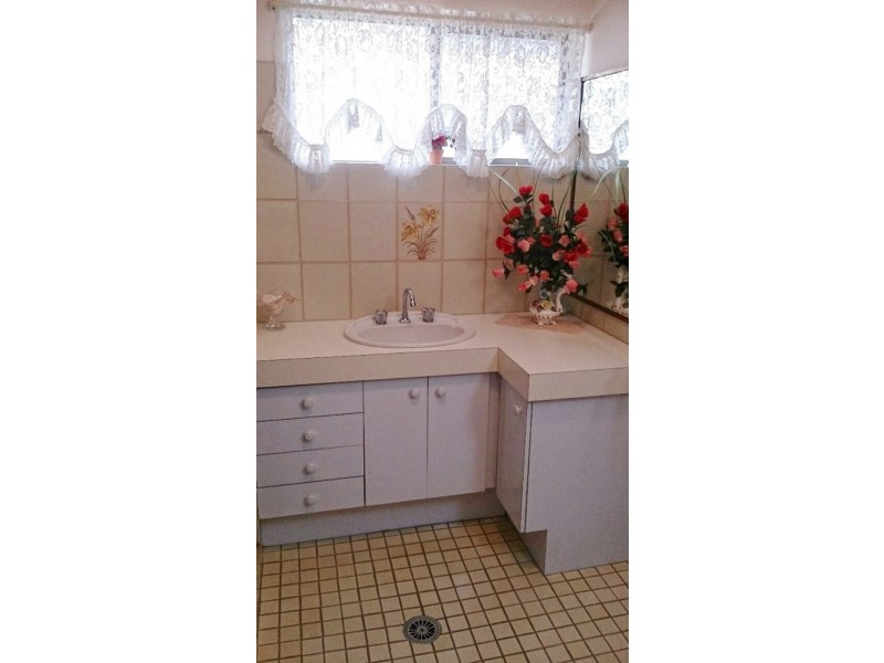 “Barradine”/13-15 Aubrey Street, Surfers Paradise QLD 4217