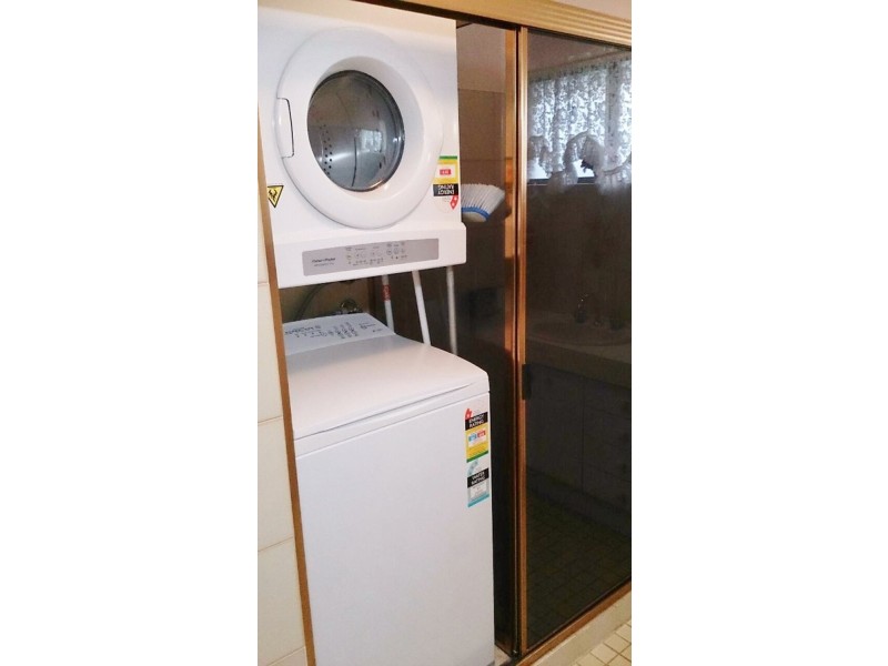 “Barradine”/13-15 Aubrey Street, Surfers Paradise QLD 4217