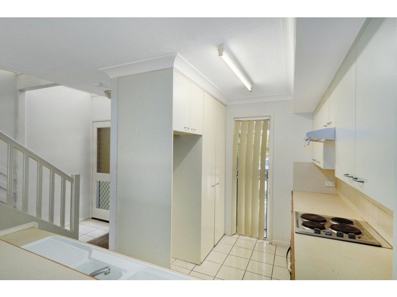 4/215 Cottesloe Drive, Mermaid Waters QLD 4218