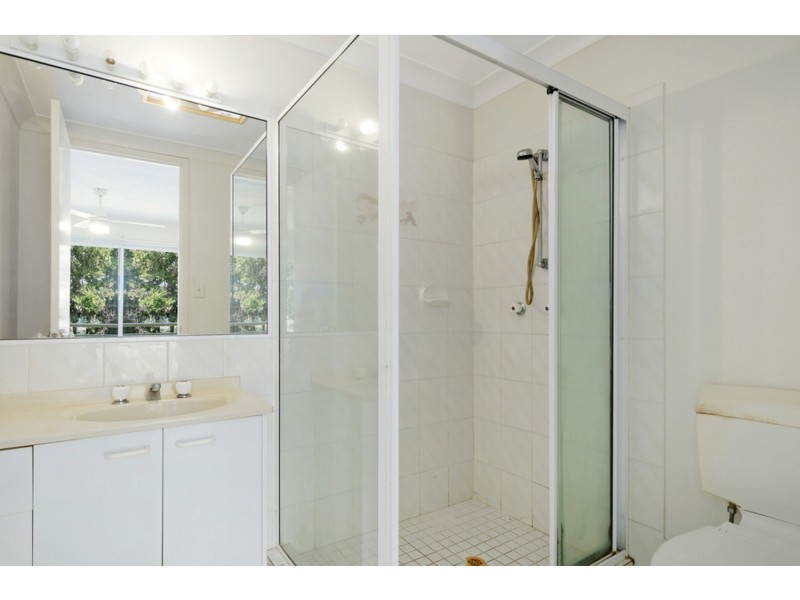 4/215 Cottesloe Drive, Mermaid Waters QLD 4218