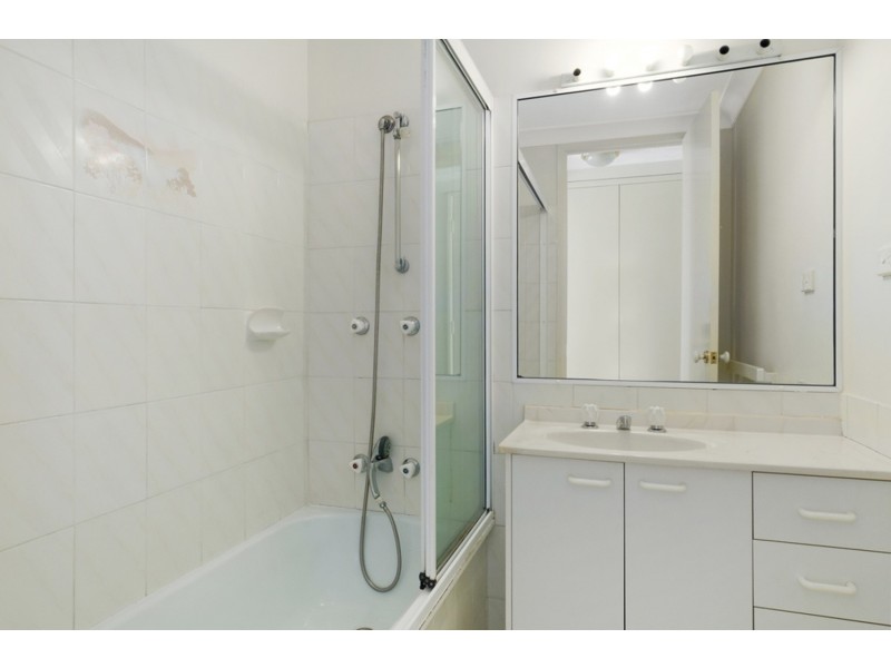 4/215 Cottesloe Drive, Mermaid Waters QLD 4218