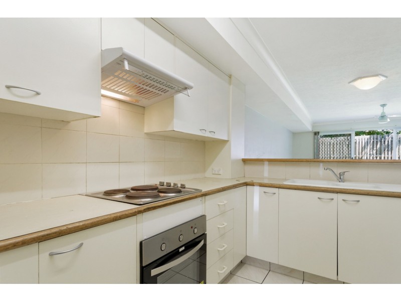 4/215 Cottesloe Drive, Mermaid Waters QLD 4218