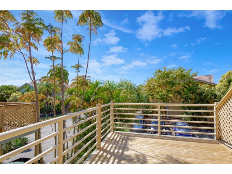 4/215 Cottesloe Drive, Mermaid Waters QLD 4218