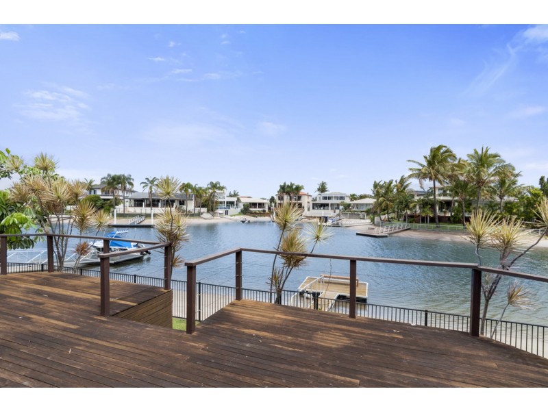 32 Tosti Street, Sorrento QLD 4217